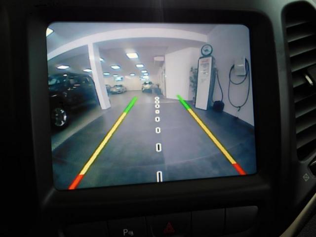 Jeep Cherokee image 6