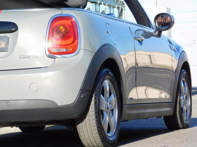 Mini Cabrio image 9