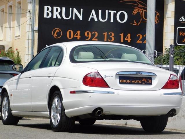 Jaguar S-Type image 9