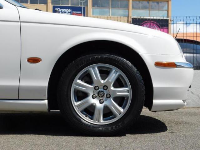 Jaguar S-Type image 3