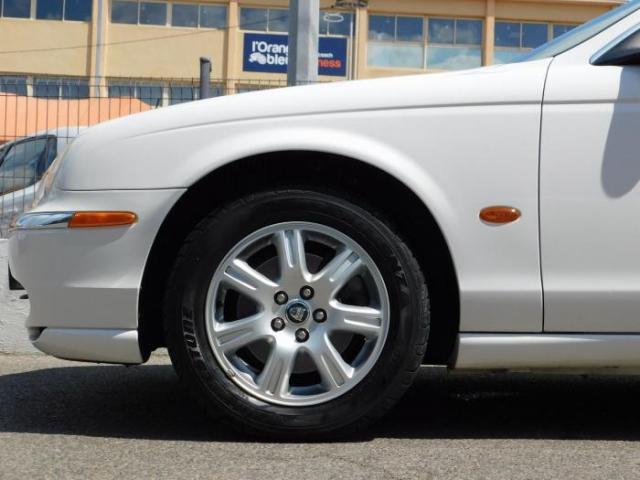 Jaguar S-Type image 2