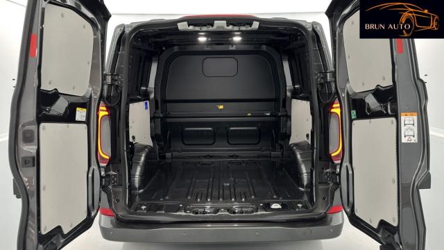 Volkswagen Transporter image 9