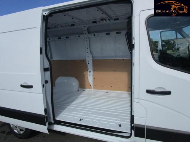 Nissan Interstar image 9