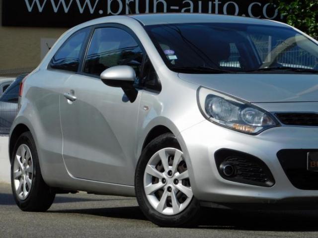 Kia Rio image 6