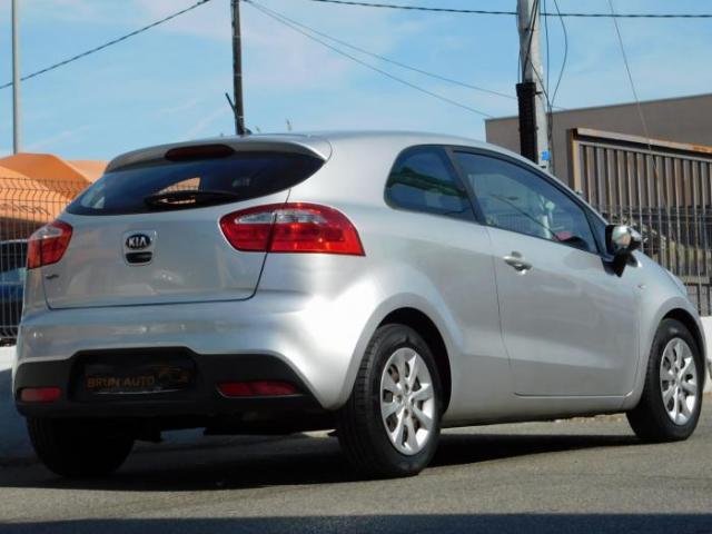 Kia Rio image 5