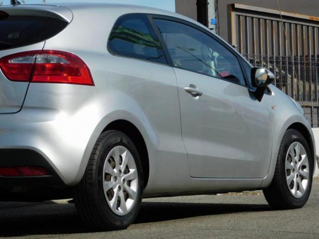 Kia Rio image 4