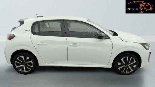 Peugeot 208 image 9