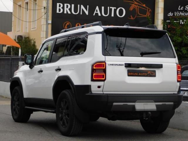 Toyota Land Cruiser image 3