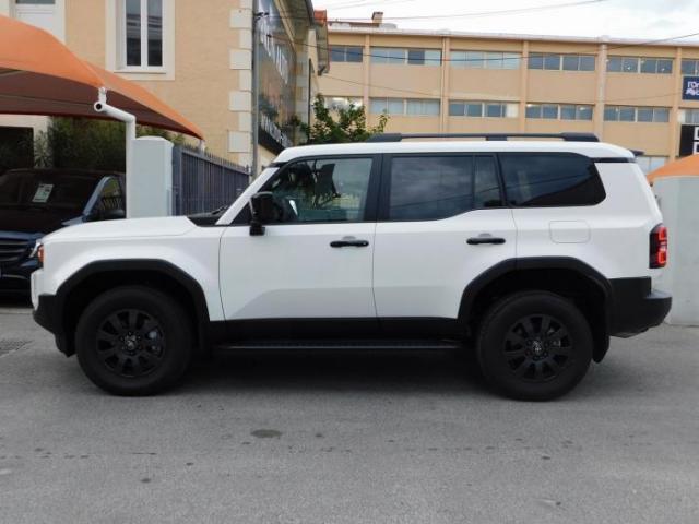 Toyota Land Cruiser image 5