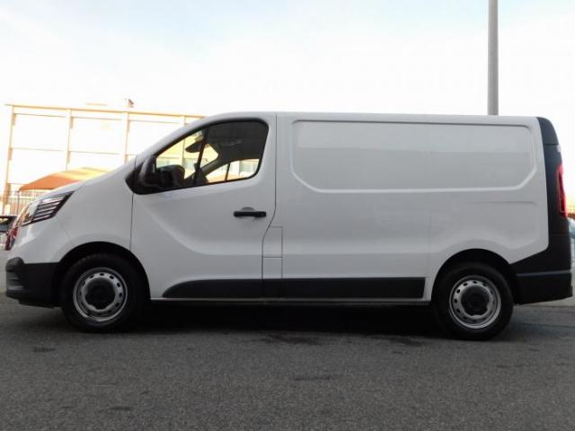 Renault Trafic image 2