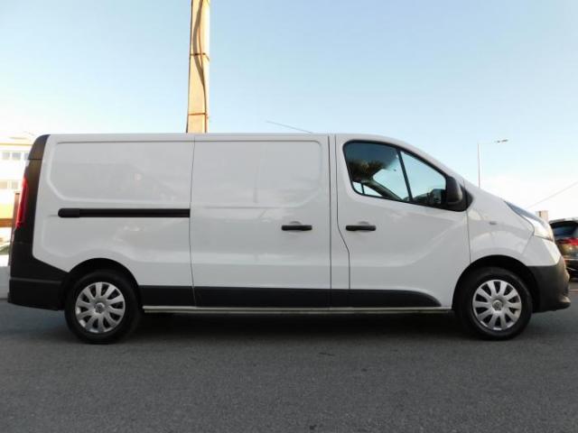 Renault Trafic image 2