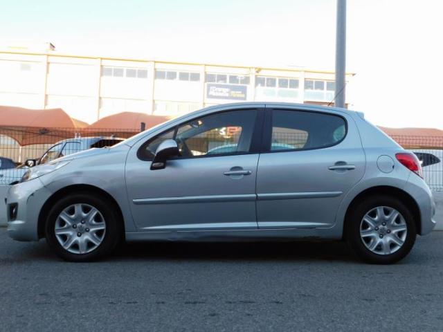 Peugeot 207 image 2