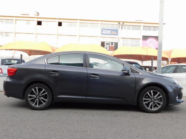 Toyota Avensis image 2