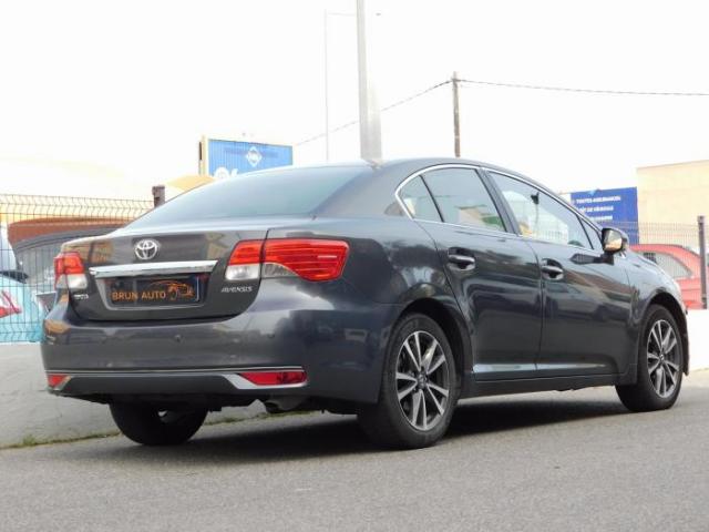 Toyota Avensis image 8