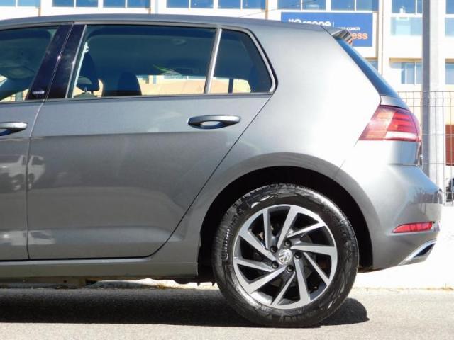 Volkswagen Golf image 9