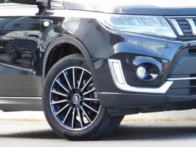 Suzuki Vitara image 8