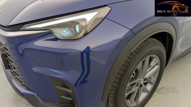 Lexus Lbx image 2