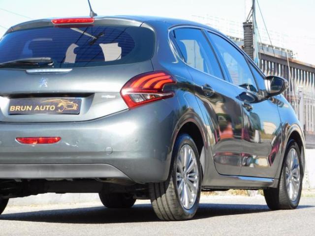 Peugeot 208 image 2