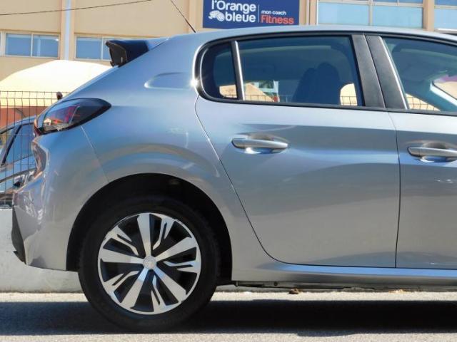 Peugeot 208 image 9