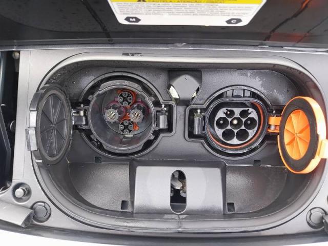 Nissan Leaf image 2