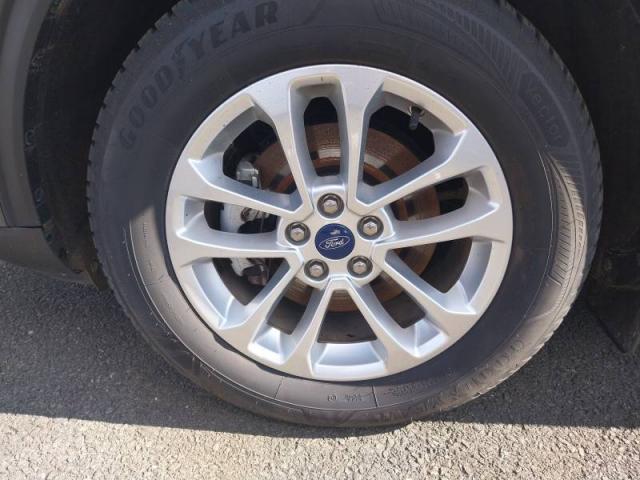 Ford Kuga image 9