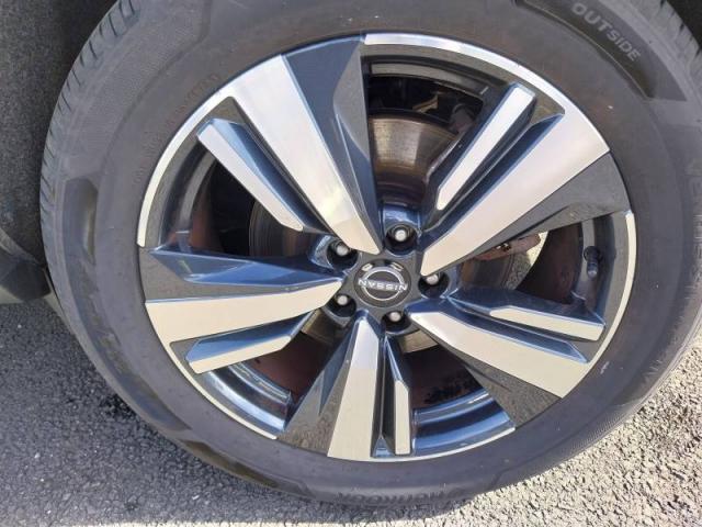 Nissan X-Trail image 2
