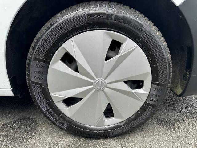 Nissan Townstar image 4