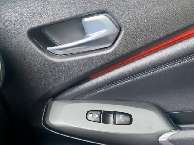 Nissan Juke image 9
