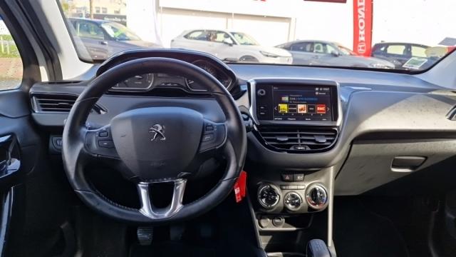 Peugeot 208 image 1