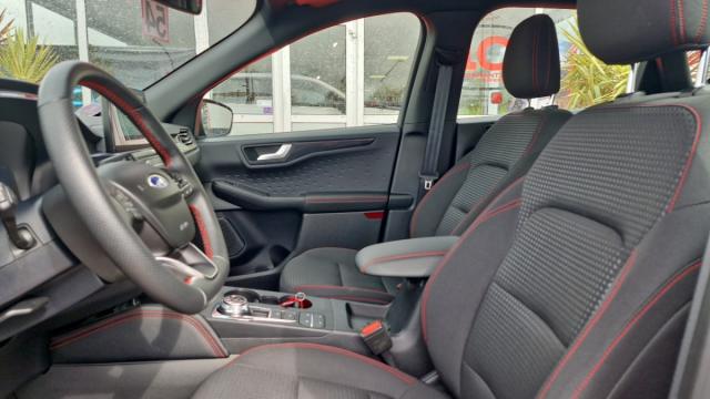 Ford Kuga image 8