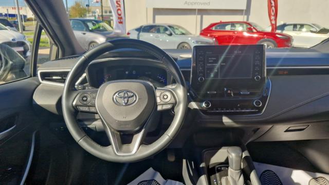 Toyota Corolla Touring Sports image 2