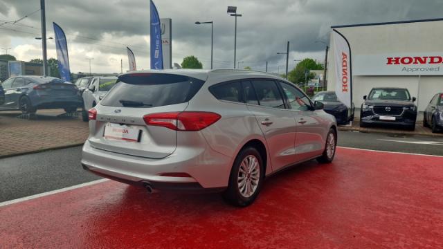 Ford Focus image 6