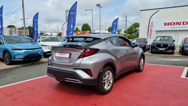 Toyota C-Hr image 9