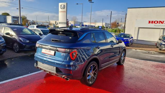 Lynk & Co 01 image 1