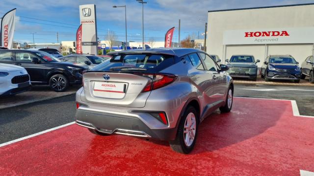 Toyota C-Hr image 9