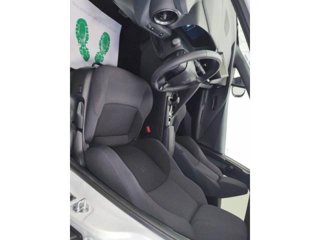 Toyota C-Hr image 9