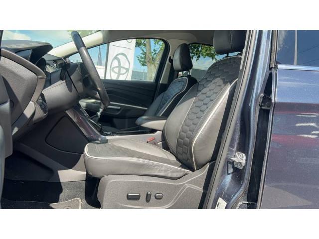 Ford Kuga image 9