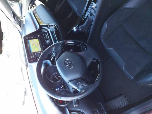 Toyota C-Hr image 1