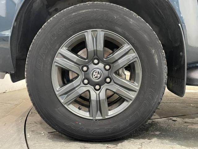 Toyota Hilux image 8