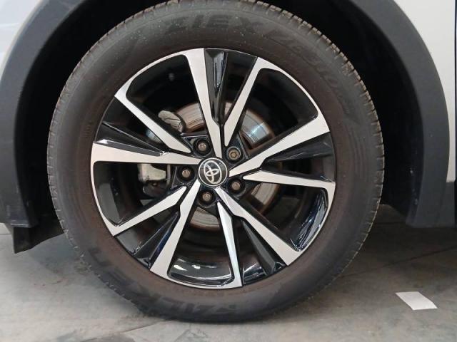 Toyota C-Hr image 9