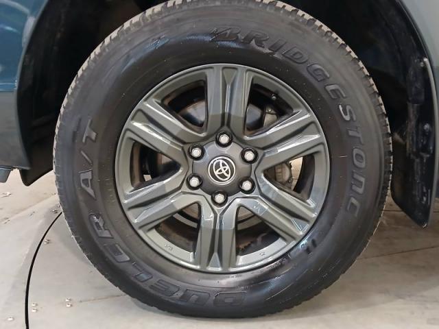 Toyota Hilux image 2