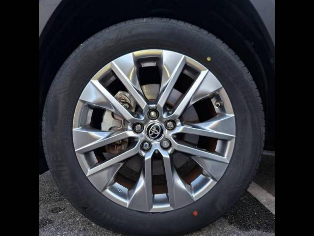 Toyota Rav4 image 9