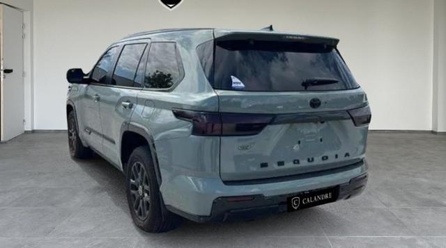 Toyota Sequoia image 2