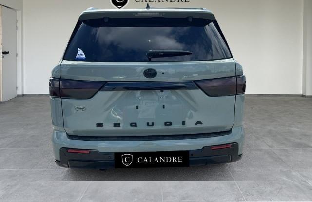Toyota Sequoia image 1