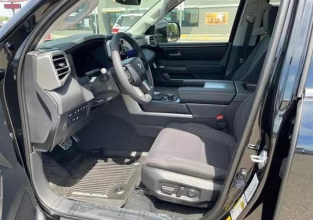 Toyota Sequoia image 8