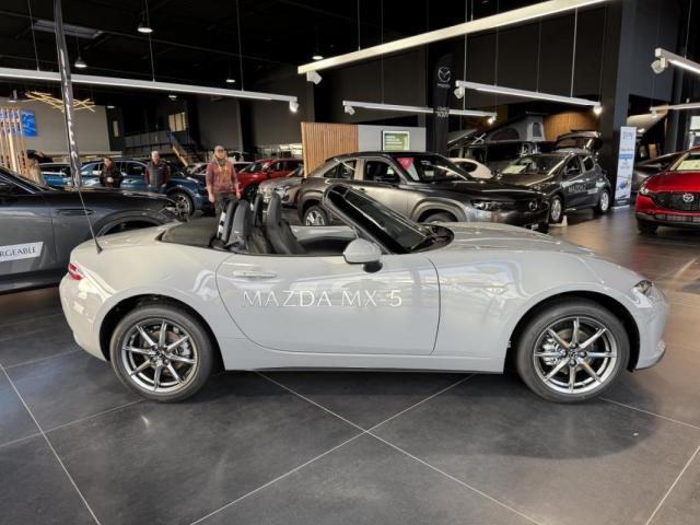 Mazda Mx-5 image 9