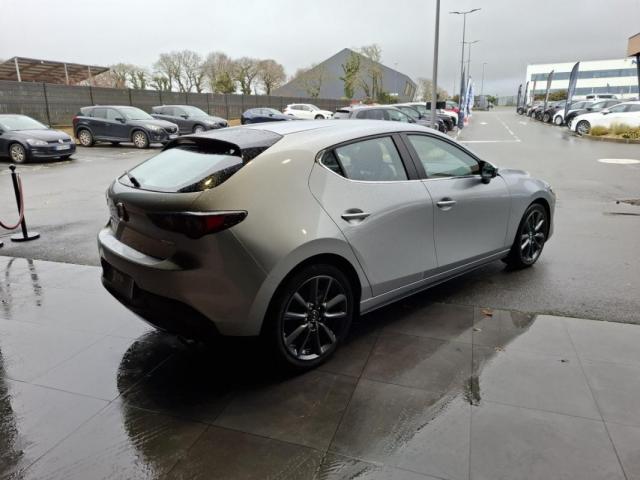 Mazda 3 image 8