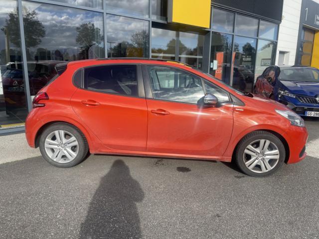 Peugeot 208 image 1