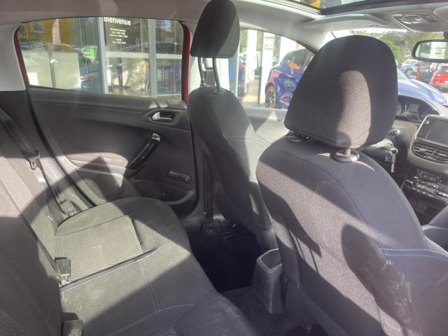 Peugeot 208 image 6