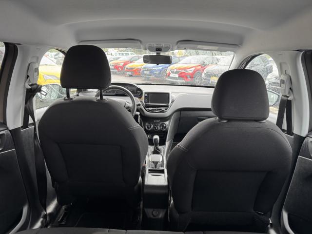 Peugeot 2008 image 9